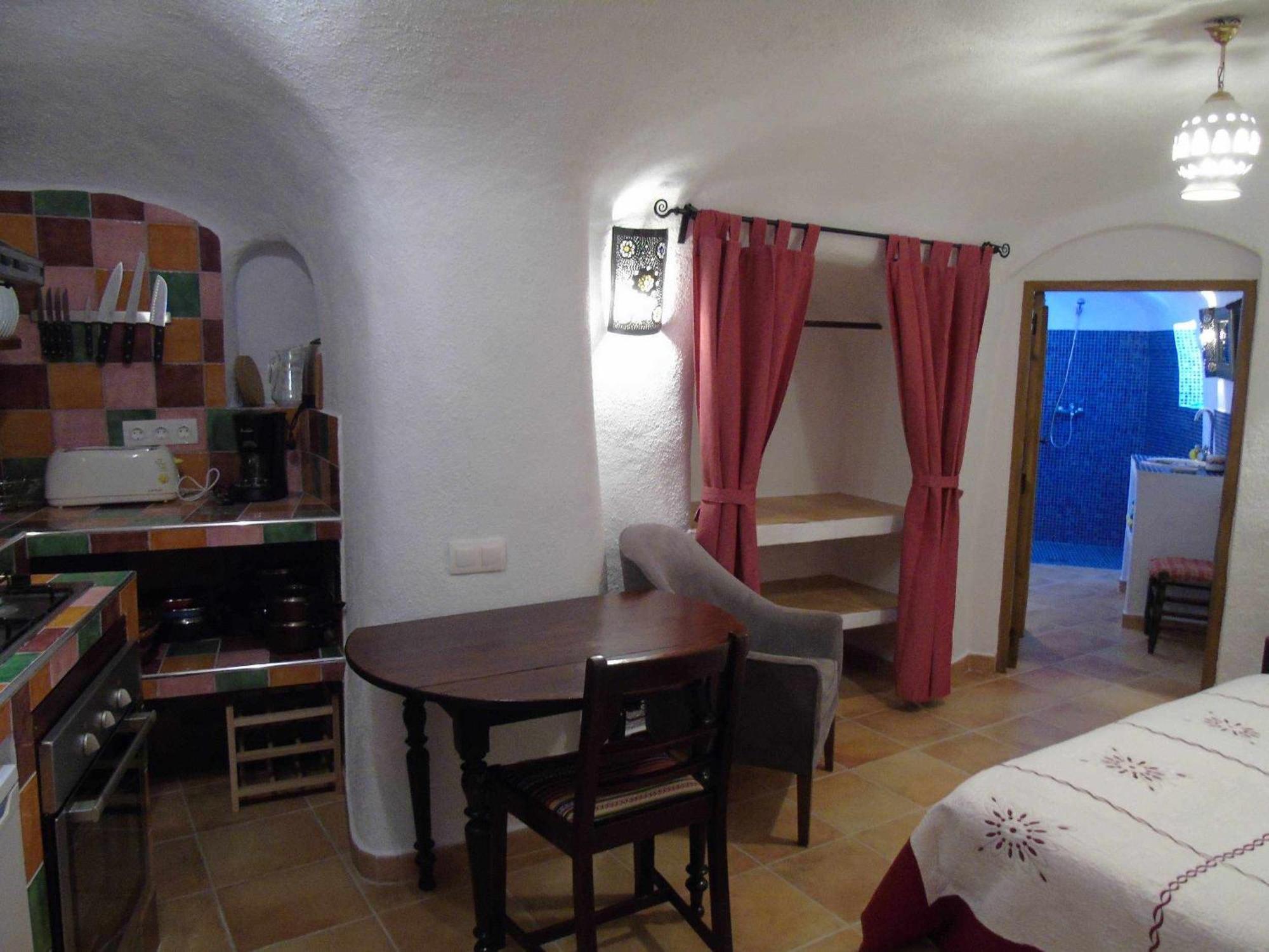 Cuevas Andalucia Guest House Baza Bilik gambar