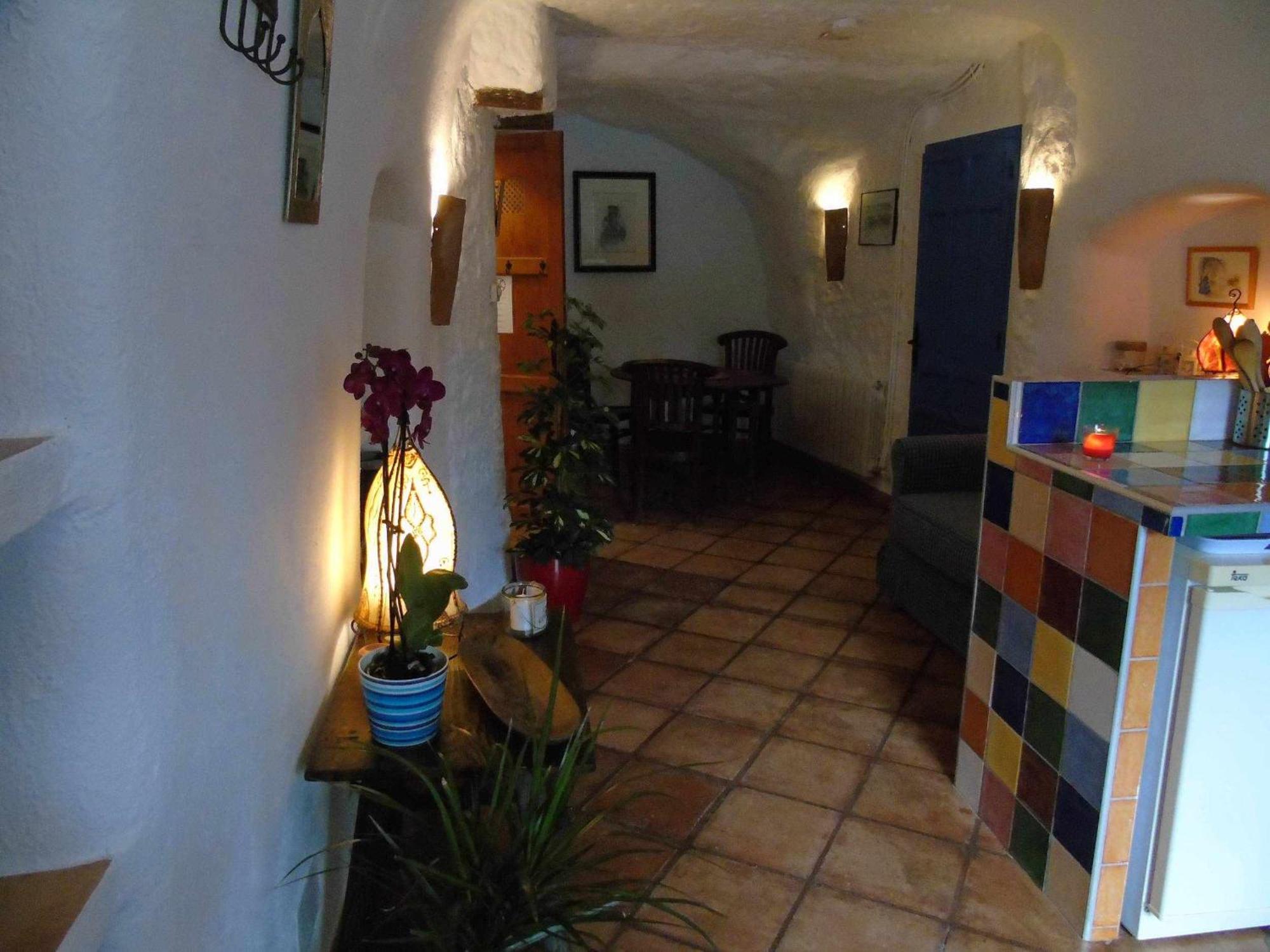 Cuevas Andalucia Guest House Baza Bilik gambar