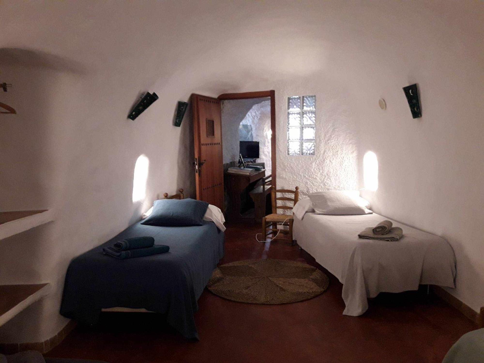 Cuevas Andalucia Guest House Baza Luaran gambar